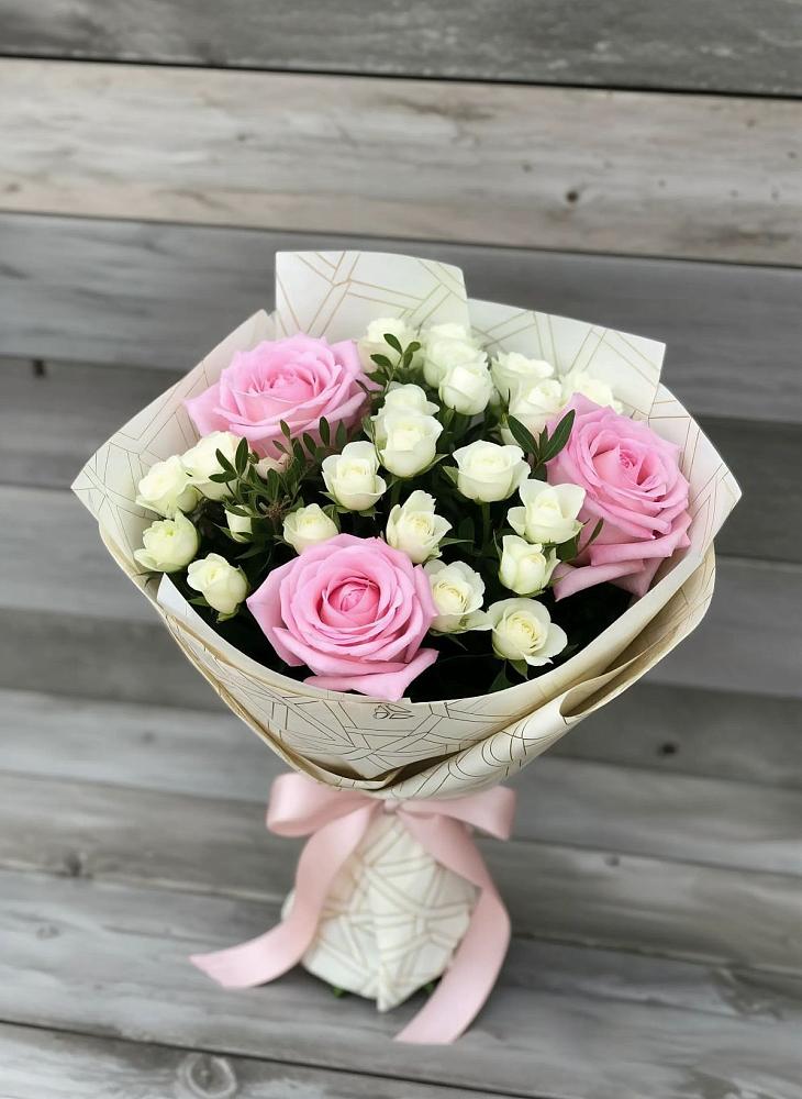 Букет цветов из: Розы в Дровосеки