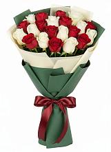 Букет Микс из красных и белых роз в Дровосеки