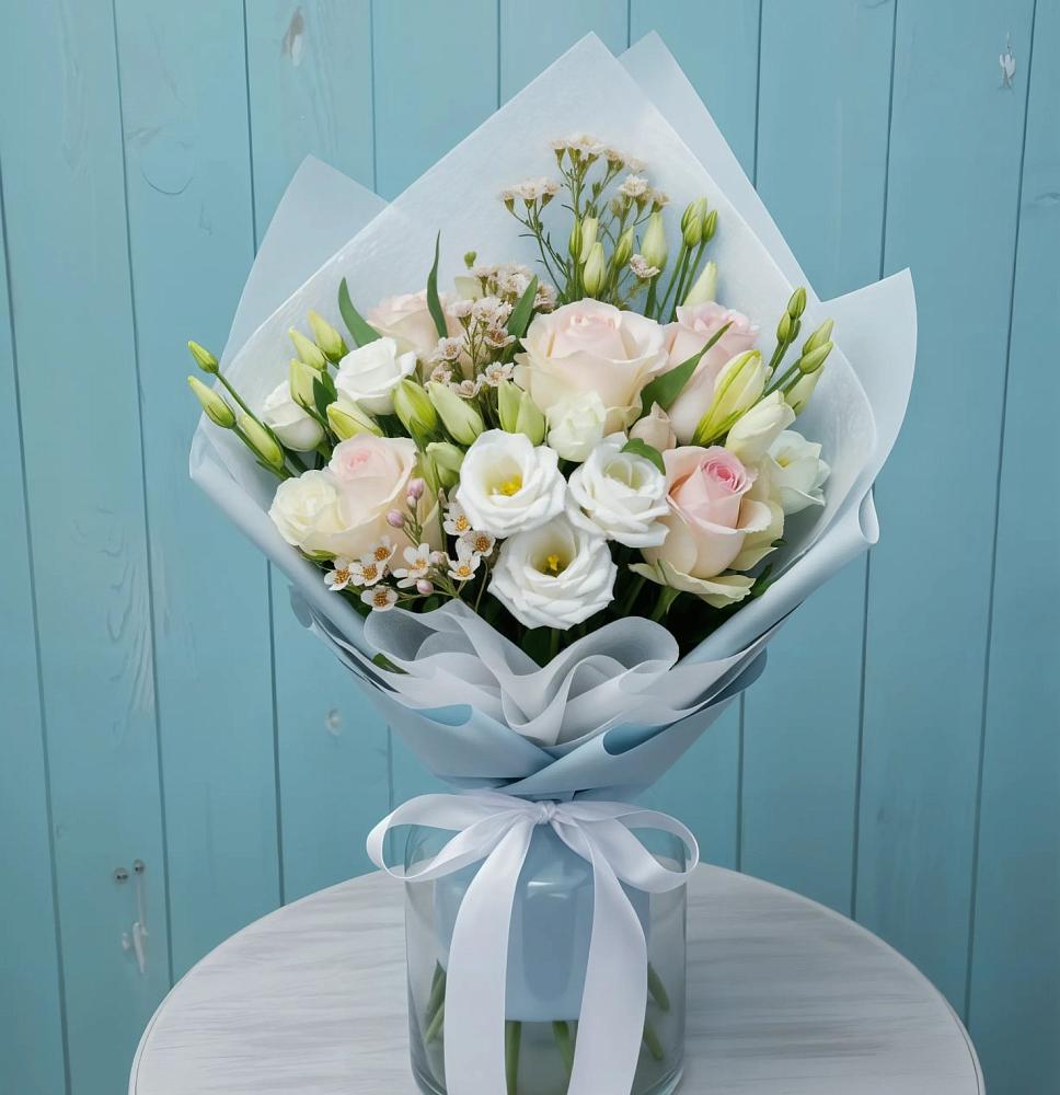 Букет цветов из: Розы и Лизиантусы в Дровосеки