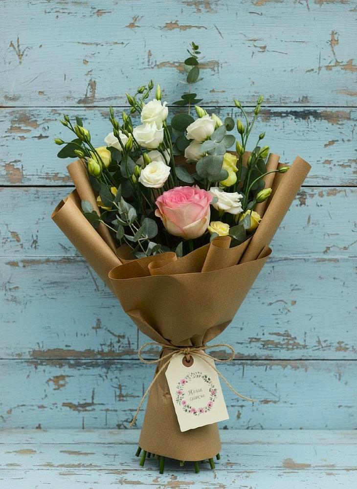 Букет цветов из: Розы и Лизиантусы в Дровосеки