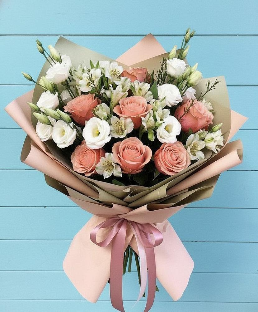 Букет цветов из: Розы, Альстромерии и Лизиантусы в Дровосеки