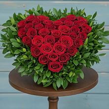 Цветочная композиция из Розы в виде сердца в Дровосеки