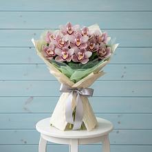 Букет цветов из:  Орхидеи и Розы #REPLACE_PRED# Дровосеки