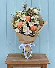 Букет цветов из:  Альстромерии, Лизиантусы, Розы и Хризантемы #REPLACE_PRED# Дровосеки