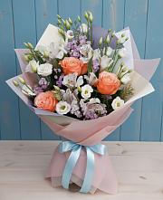 Букет цветов из:  Лизиантусы, Розы, Альстромерии и Гипсофила в Дровосеки