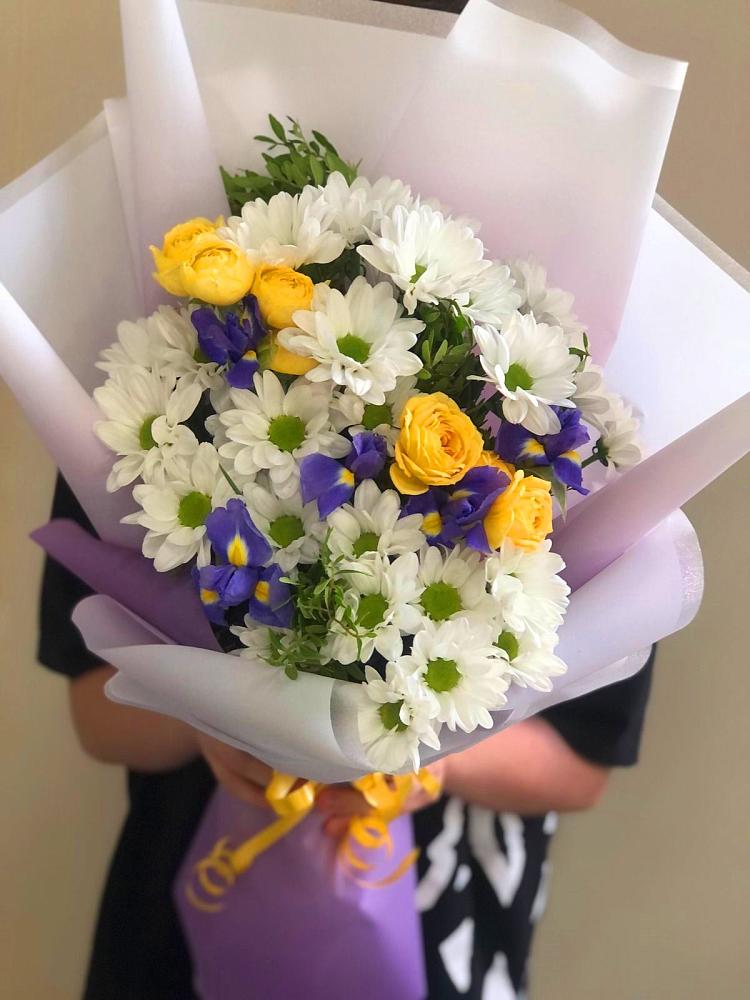 Букет цветов из: Ирисы, Хризантемы и Розы в Дровосеки