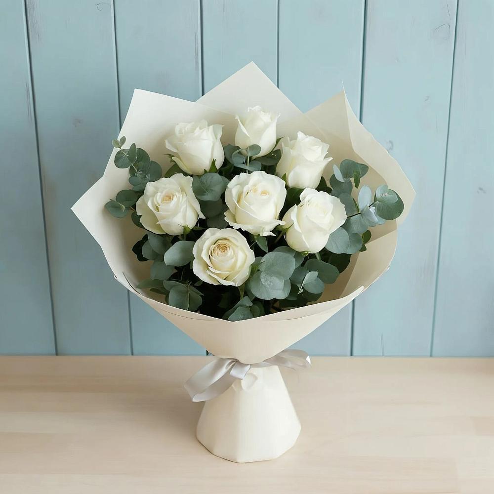 Букет Белые розы в Эвкалипте в Дровосеки