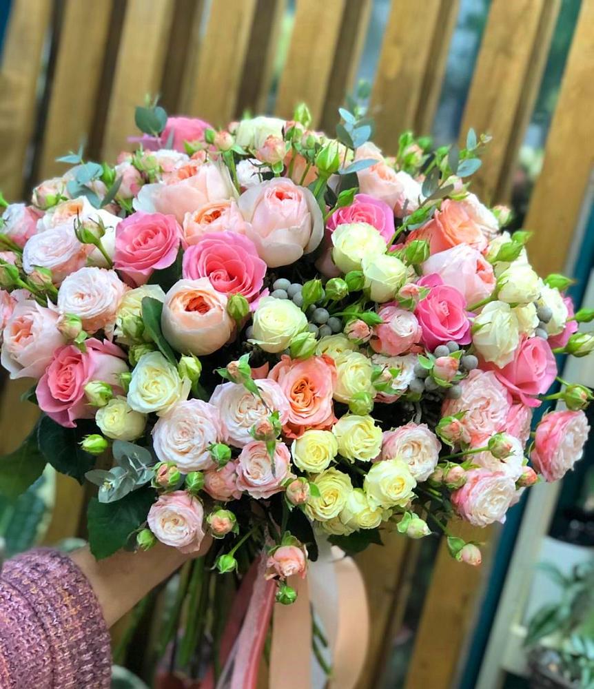 Букет цветов из: Розы в Дровосеки