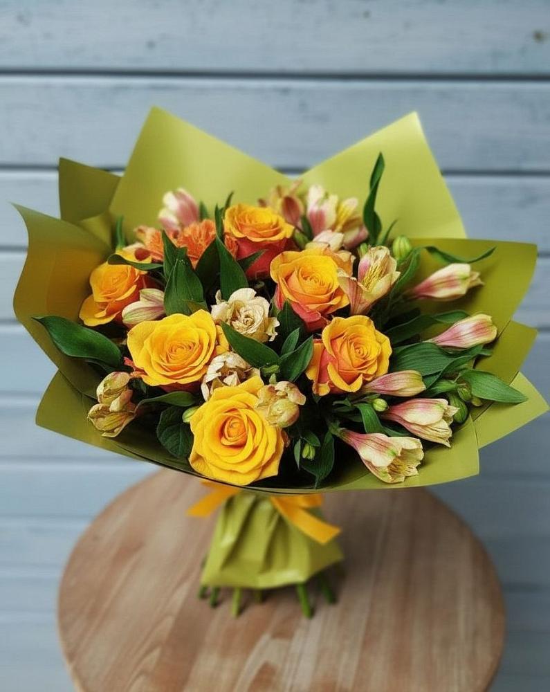 Букет цветов из: Альстромерии и Розы в Дровосеки