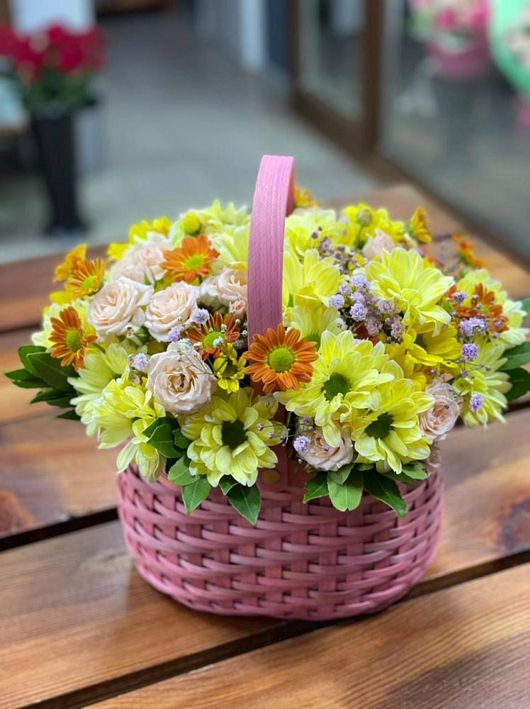 Цветочная композиция из Хризантемы и Розы в корзине в Дровосеки