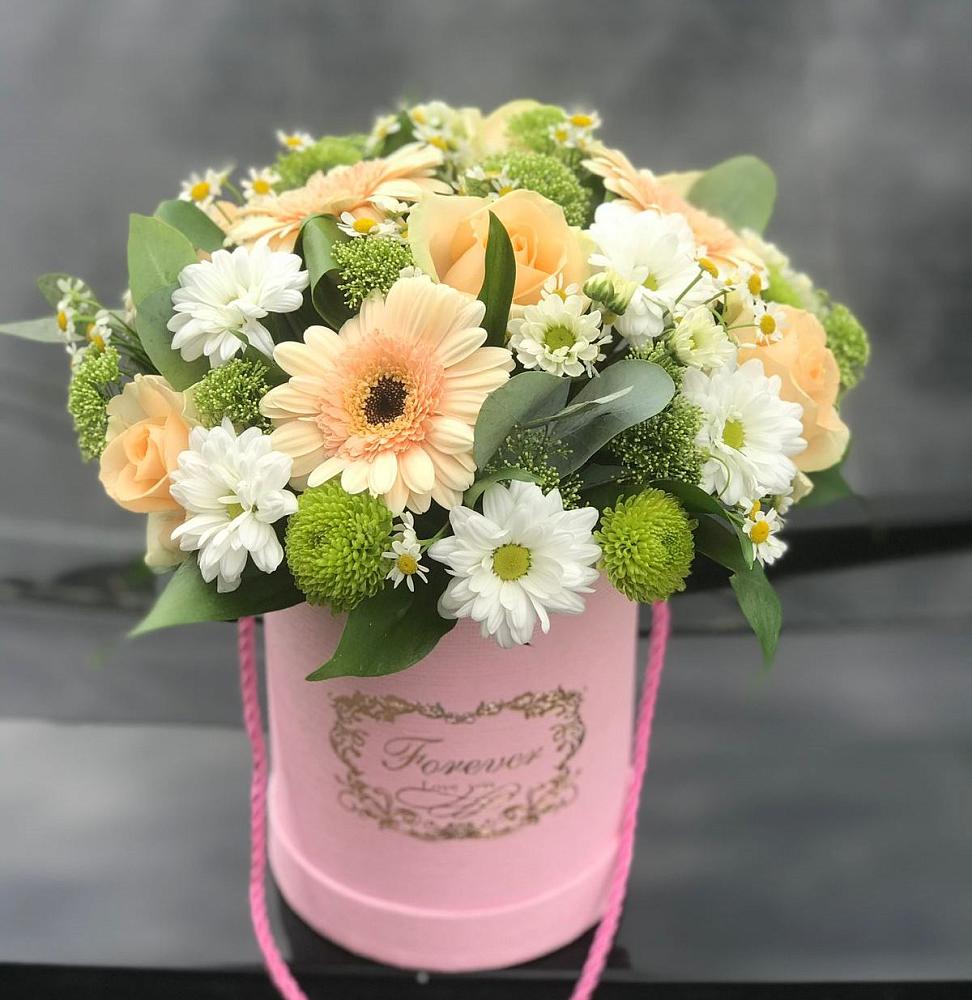 Цветочная композиция из Розы, Герберы и Хризантемы в шляпной коробке в Дровосеки