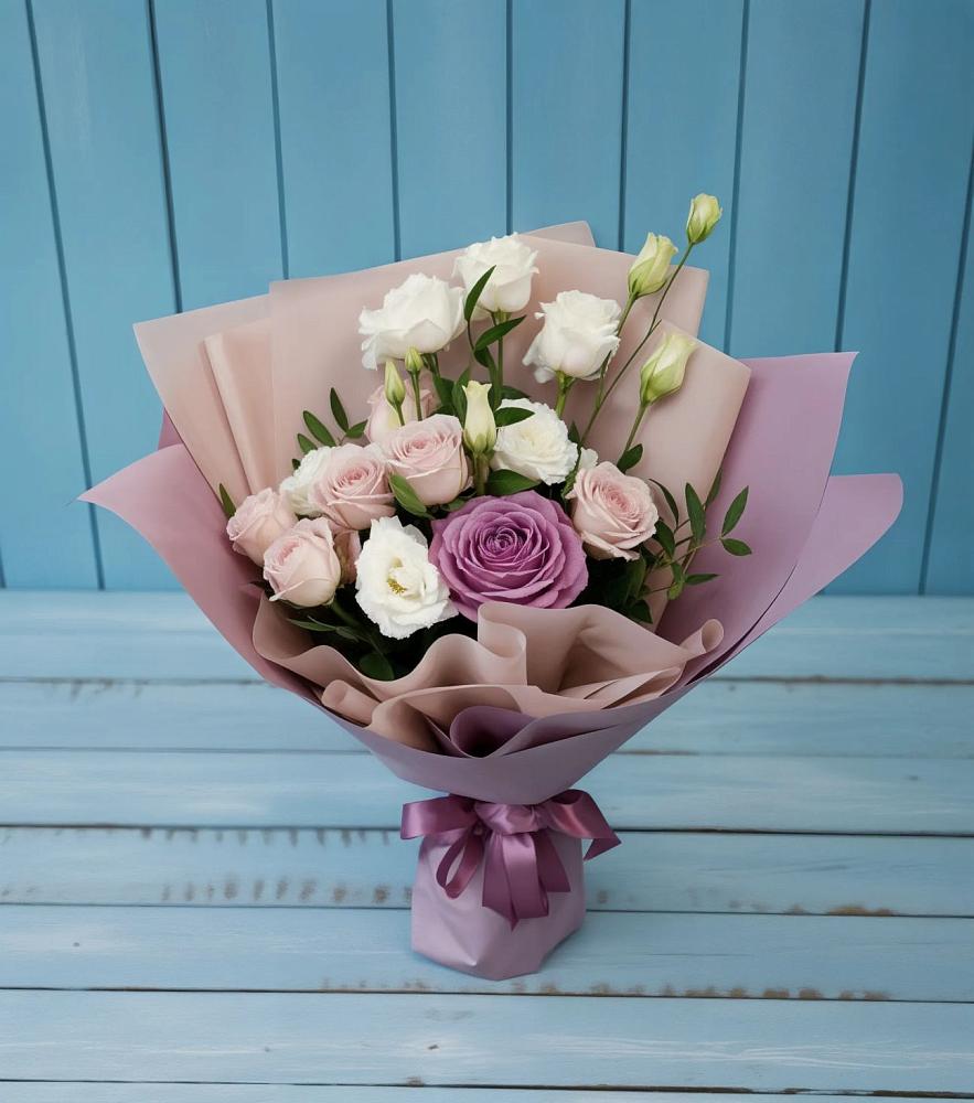 Букет цветов из: Розы и Лизиантусы в Дровосеки